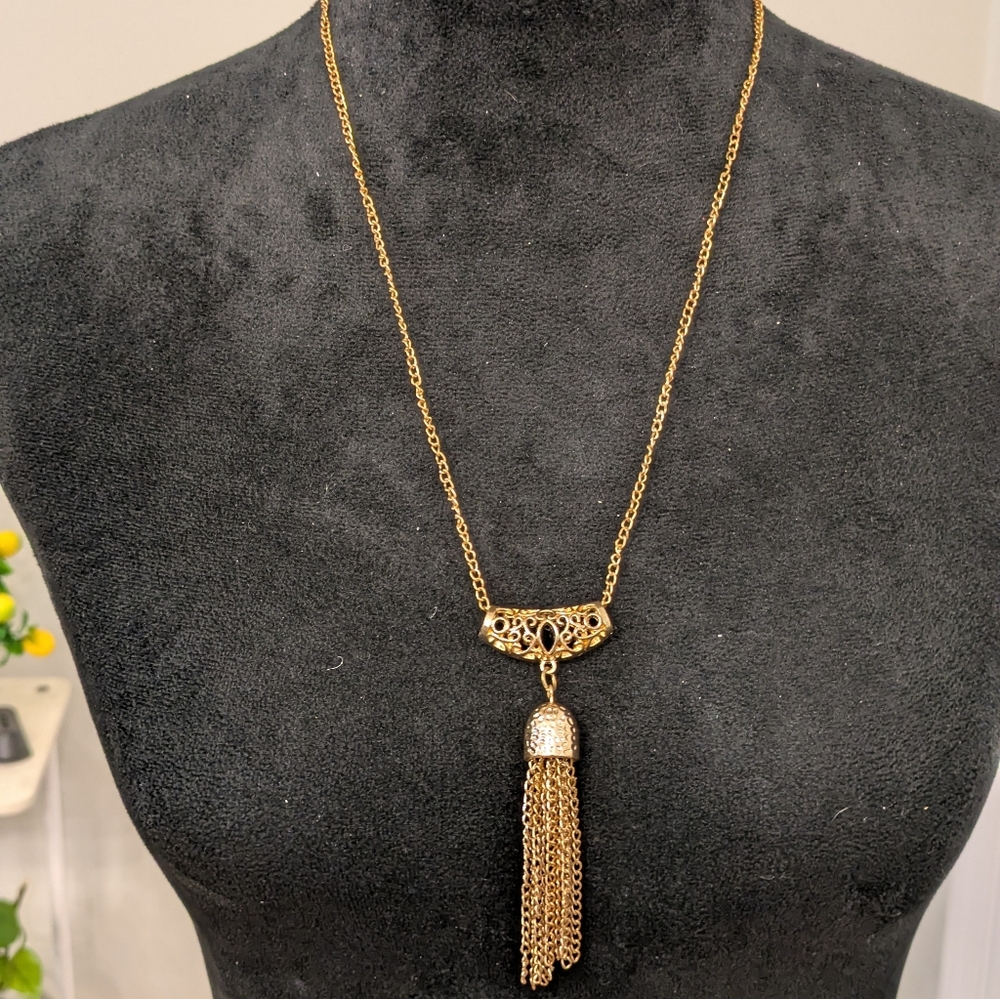 Vintage Gold Tone Chain Necklace With Pendant